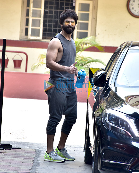 shahid kapoor snapped outside the gym 4