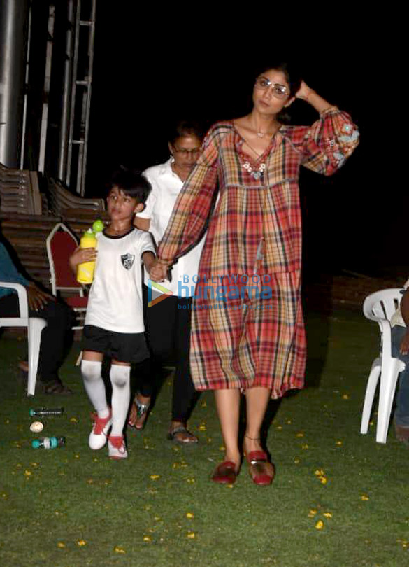 shilpa shetty snapped with son in juhu 3