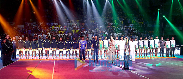 shruti hassan snapped performing at pro kabbadi event 1
