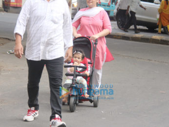 Soha Ali Khan's daughter Inaaya spotted at home