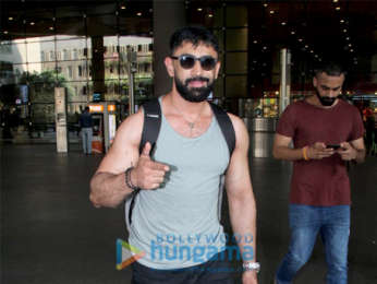 Sonakshi Sinha and Amit Sadh snapped at the airport