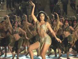 Thugs Of Hindostan: Katrina Kaif sizzles in her glamorous avatar in ‘Manzoor E Khuda’