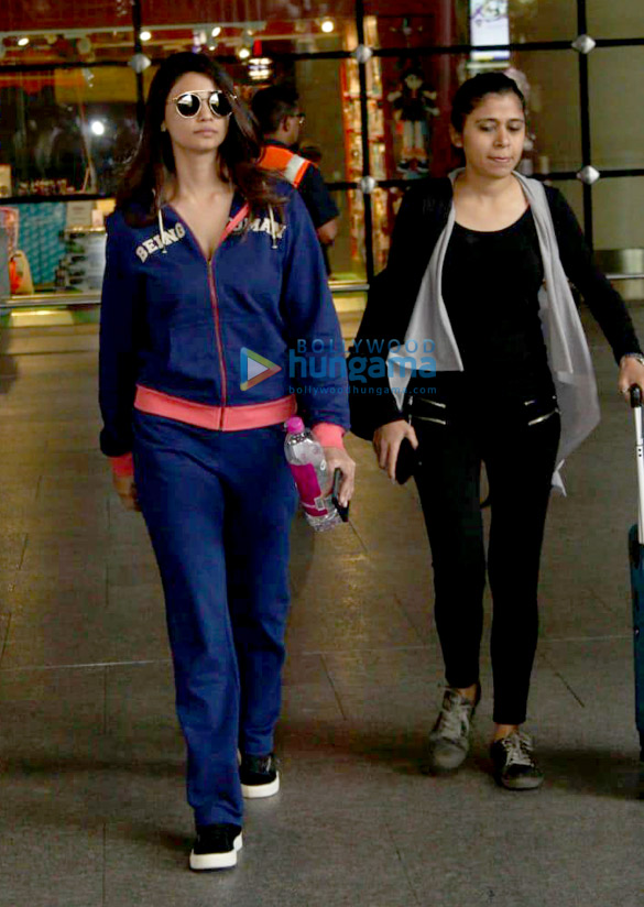urvashi rautela javed akhtar and others snapped at the airport 003
