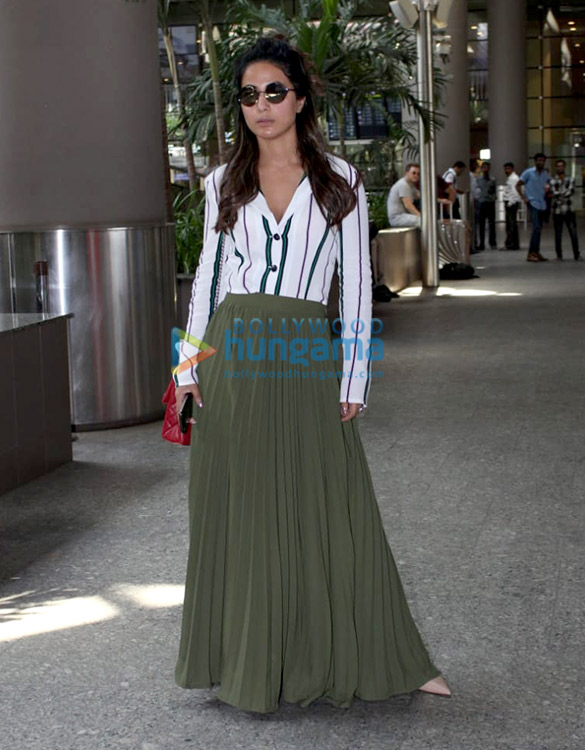 urvashi rautela javed akhtar and others snapped at the airport 2