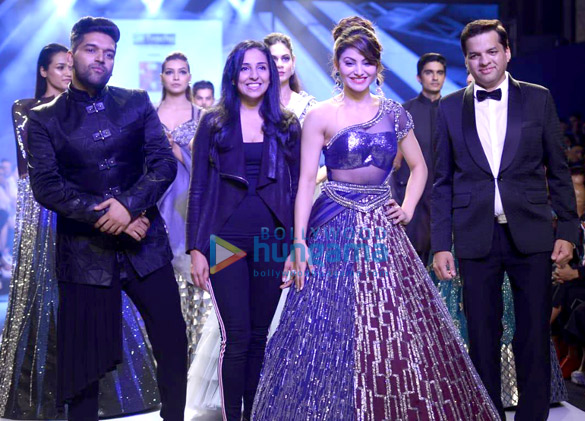 urvashi rautela rhea chakraborty and others walks the ramp at the bombay times fashion week 2018 200