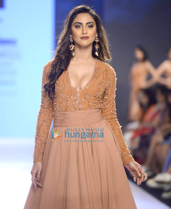 urvashi rautela and others walks the ramp at the bombay times fashion week 2018 06