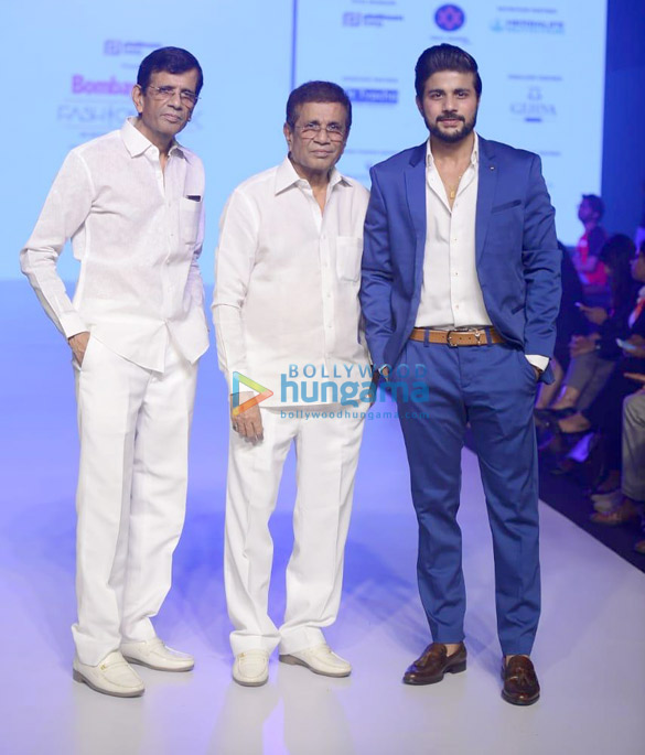 urvashi rautela walks the ramp at the bombay times fashion week 5