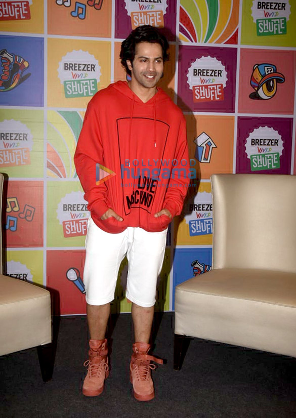 varun dhawan snapped attending the breezer event 6