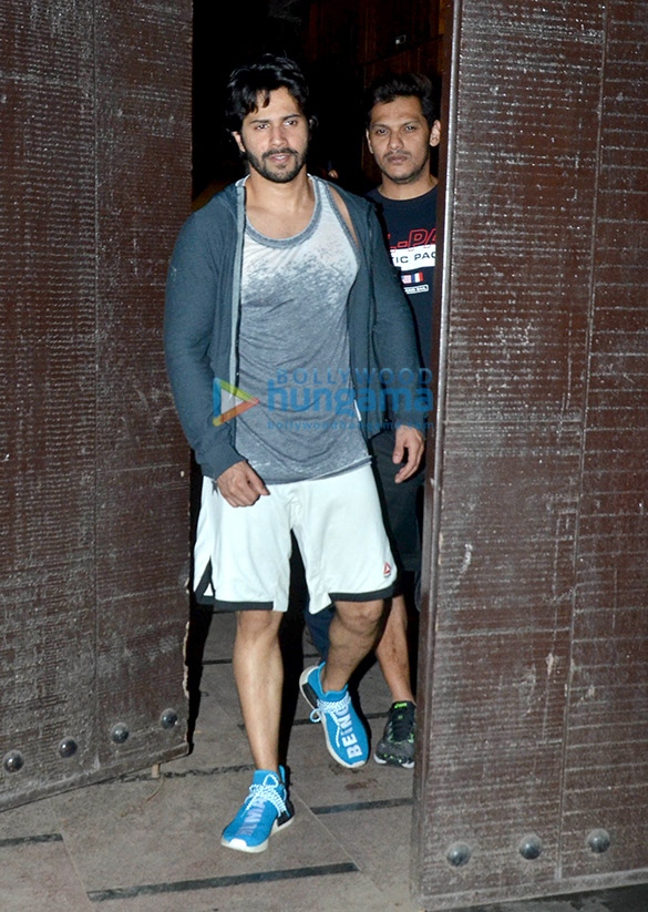 varun dhawan snapped outside a gym in juhu 1 2