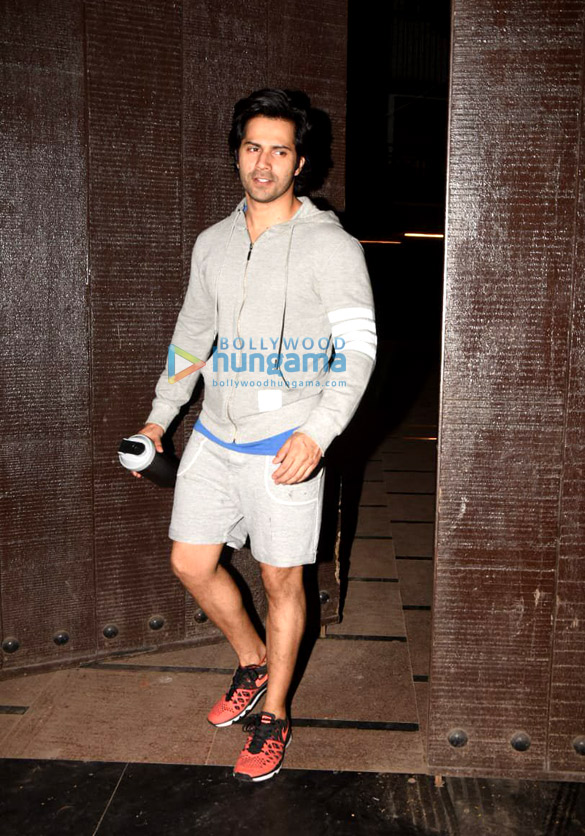 varun dhawan snapped outside a gym in juhu 1 3