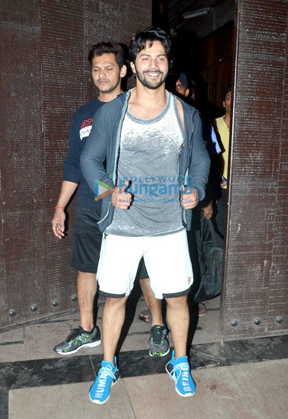 varun dhawan snapped outside a gym in juhu 4