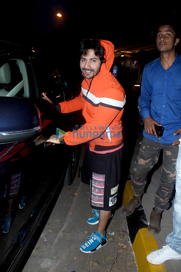 varun dhawan snapped outside a gym in juhu 6