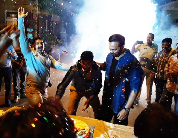 WATCH: Ranveer Singh dances and enjoys during Simmba co-actor Siddharth Jadhav's birthday celebration with Rohit Shetty