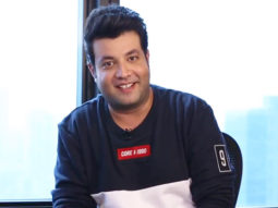 Who has better comic timing ? Shahrukh Khan Ya Aamir Khan ? Varun Sharma says… | FryDay | Rapid Fire