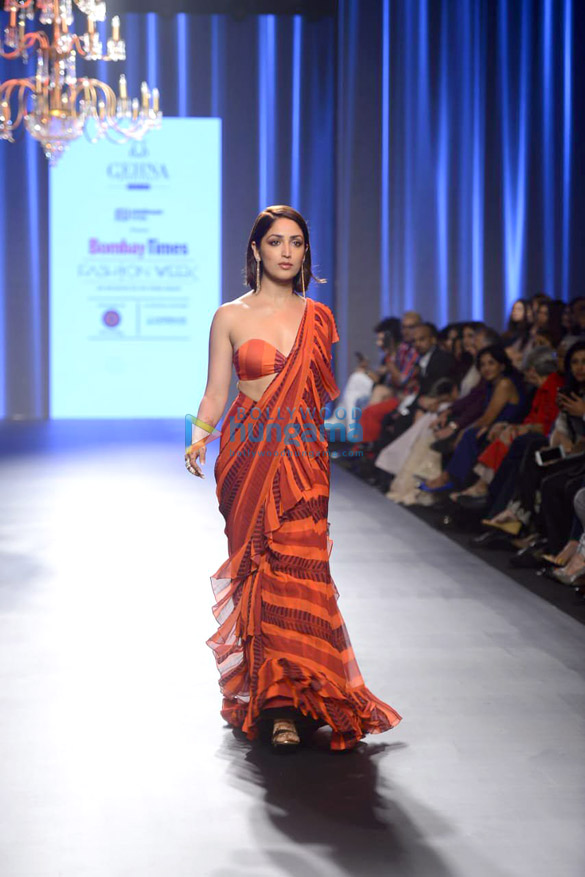 yami gautam walks the ramp at the bombay times fashion week 2018 2