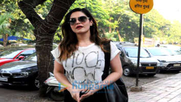 Zareen Khan spotted in Juhu