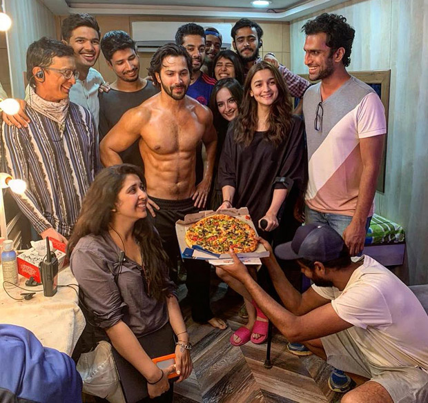 KALANK: Alia Bhatt and Varun Dhawan enjoy schedule wrap up with a pizza party KALANK: Alia Bhatt and Varun Dhawan enjoy schedule wrap up with a pizza party