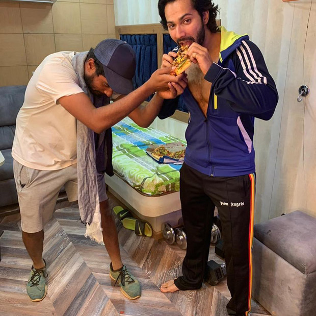 KALANK: Alia Bhatt and Varun Dhawan enjoy schedule wrap up with a pizza party KALANK: Alia Bhatt and Varun Dhawan enjoy schedule wrap up with a pizza party