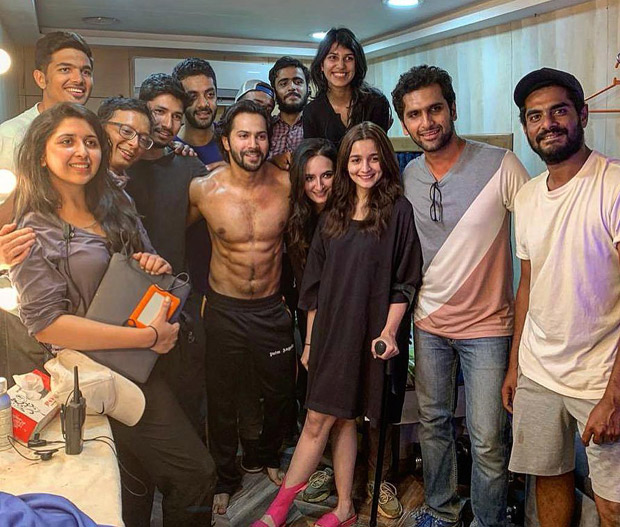 KALANK: Alia Bhatt and Varun Dhawan enjoy schedule wrap up with a pizza party KALANK: Alia Bhatt and Varun Dhawan enjoy schedule wrap up with a pizza party