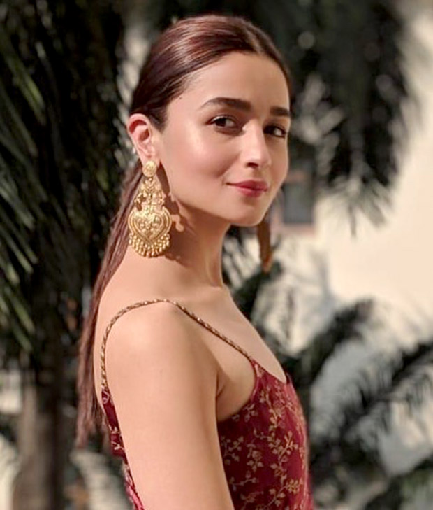 Alia Bhatt in Sabyasachi for the Kolkata Film Festival (10)