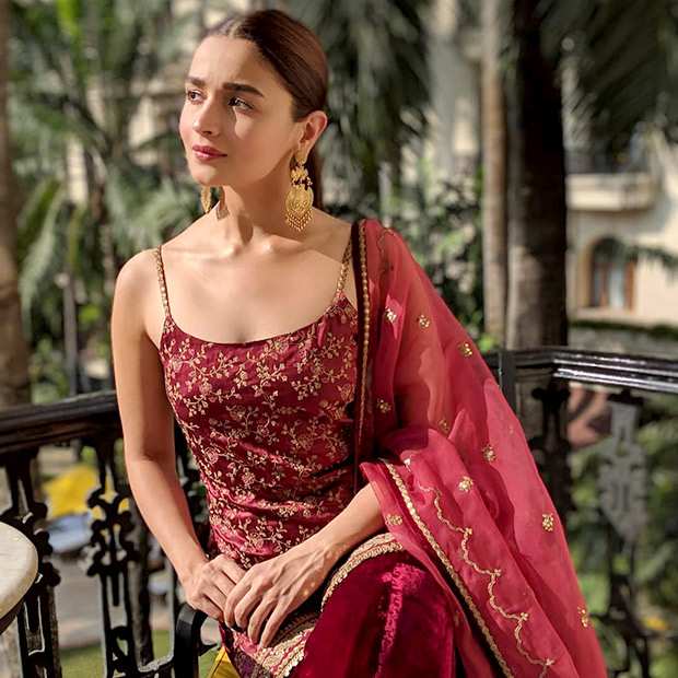 Alia Bhatt in Sabyasachi for the Kolkata Film Festival (9)