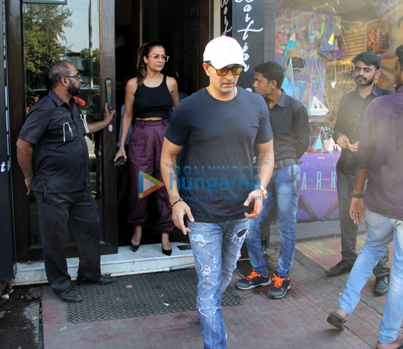 amrita arora snapped with husband at bastian 3