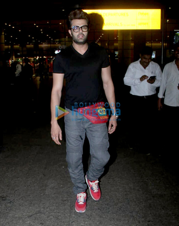 anushka sharma richa chadda and others snapped at the airport 3