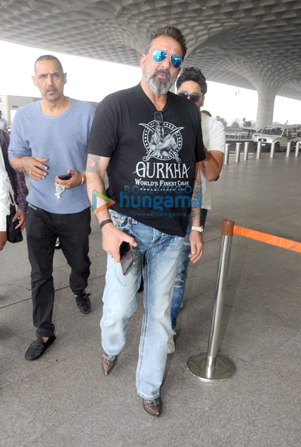 anushka sharma richa chadda and others snapped at the airport6 2