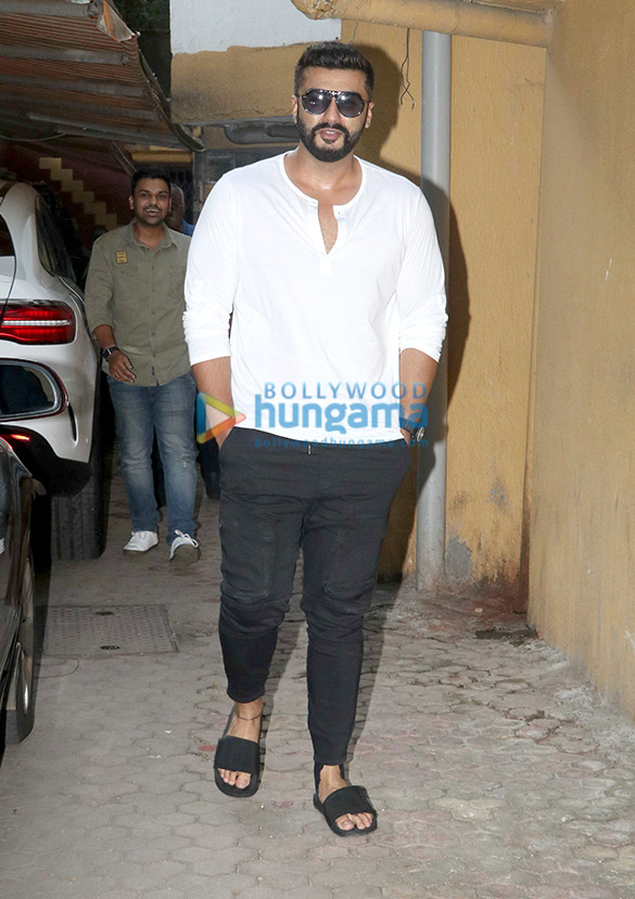 arjun kapoor snapped at pradeep sarkars office 3