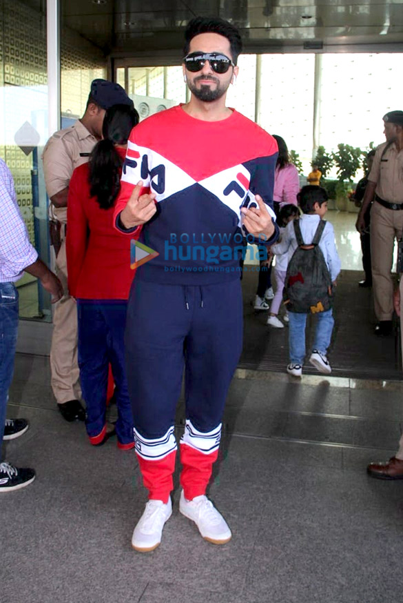 ayushmann khurrana raveena tandon and others snapped at the airport 2
