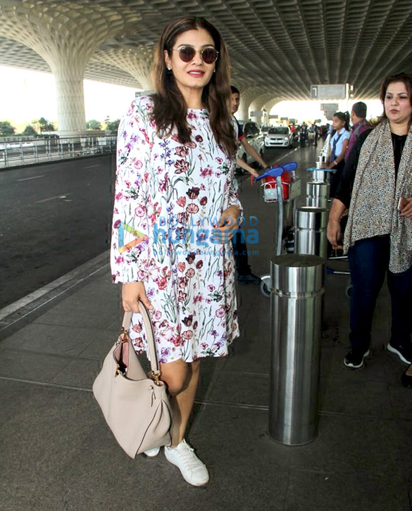ayushmann khurrana raveena tandon and others snapped at the airport 6