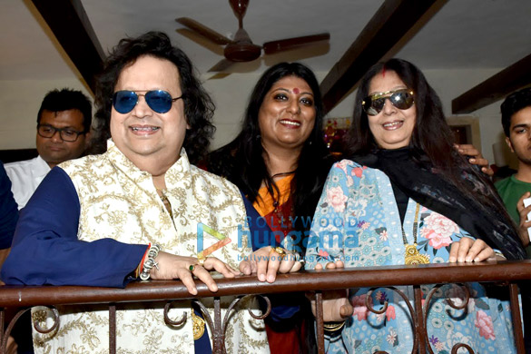 bappi lahiri snapped during 65th birthday celebrations at ample mission at lahiri house juhu 5