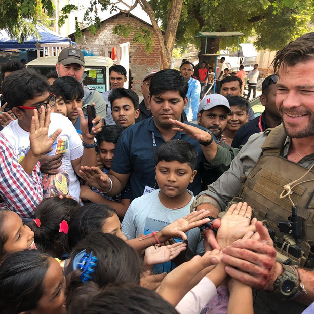 Chris Hemsworth shares selfie with fans in Ahmedabad while shooting Netflix film Dhaka Chris Hemsworth shares selfie with fans in Ahmedabad while shooting Netflix film Dhaka