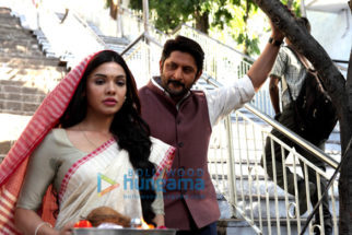 Movie Stills Of The Movie Fraud Saiyaan