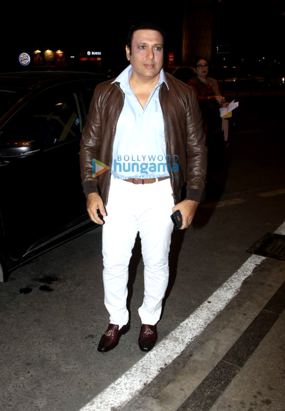 govinda snapped with his wife at the airport 3