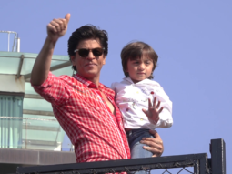 ICONIC: Shah Rukh Khan thanks fans at MANNAT for birthday wishes!!!