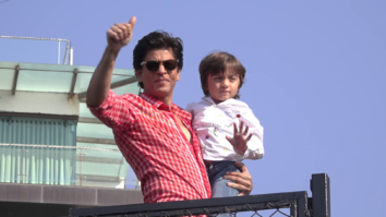 ICONIC: Shah Rukh Khan thanks fans at MANNAT for birthday wishes!!!