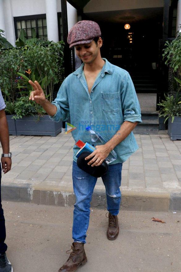 janhvi kapoor and ishaan khatter spotted at soho house in juhu 3