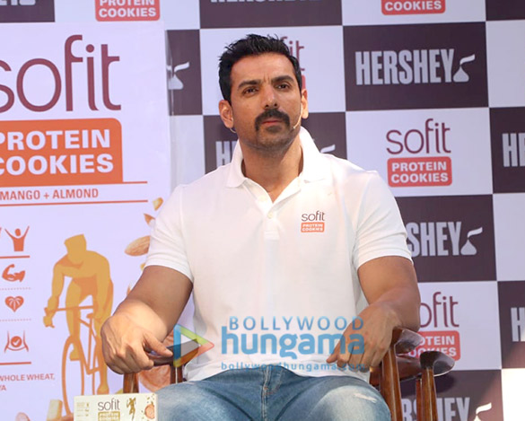 john abraham snapped at hersheys event 6