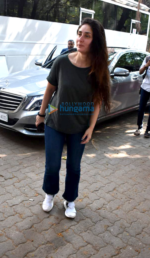 Kareena Kapoor Khan and Soha Ali Khan spotted at Mehboob Studio in Bandra Kareena Kapoor Khan and Soha Ali Khan spotted at Mehboob Studio in Bandra