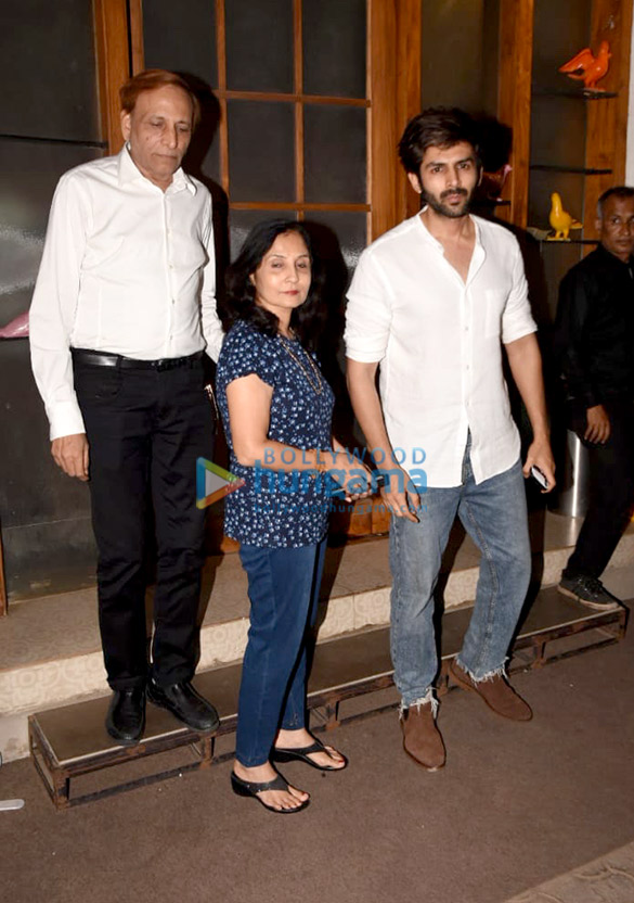 kartik aaryan snapped in mumbai 4 3
