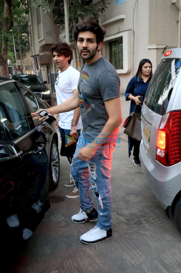 kartik aaryan spotted in juhu 3 3