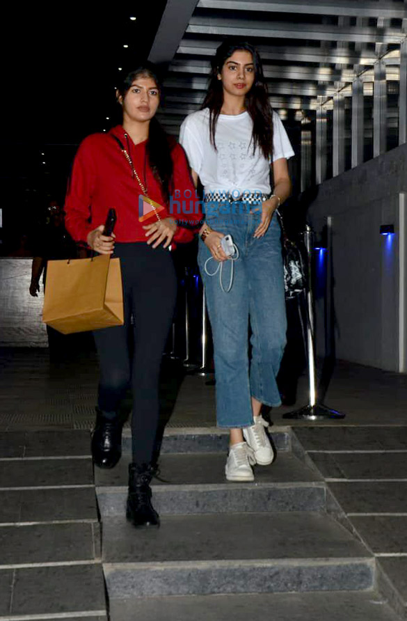 khushi kapoor poonam dhillon and others snapped at hakkasan 1