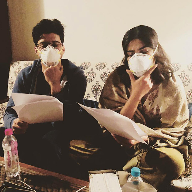 Priyanka Chopra and Farhan Akhtar continue shooting The Sky Is Pink while struggling with Delhi pollution Priyanka Chopra and Farhan Akhtar continue shooting The Sky Is Pink while struggling with Delhi pollution