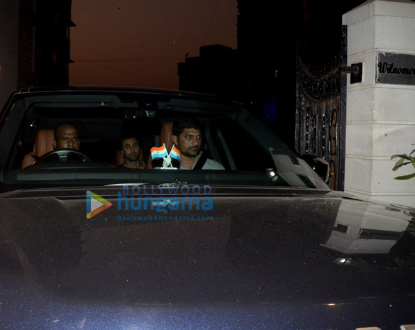 ranbir kapoor snapped at farhan akhtars residence in bandra 1
