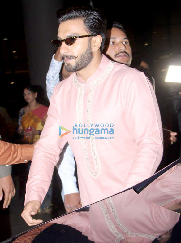 ranveer singh and deepika padukone arrive in mumbai after bengaluru reception 5