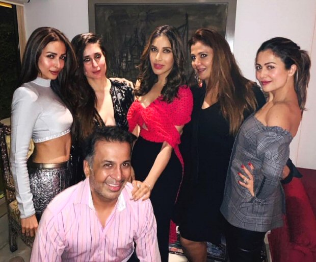 Rumoured couple Arjun Kapoor, Malaika Arora GET COZY as they begin the party season with Kareena Kapoor Khan and friends
