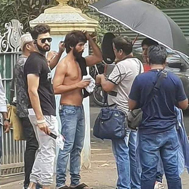 SPOTTED: Shirtless Shahid Kapoor as KABIR SINGH will bowl you over