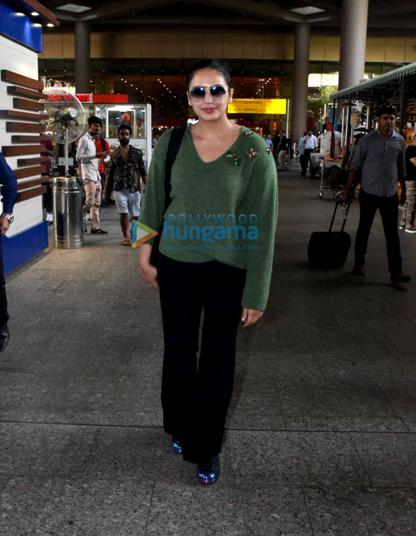 sanjay dutt sonal chauhan esha gupta and others snapped at the airport 9