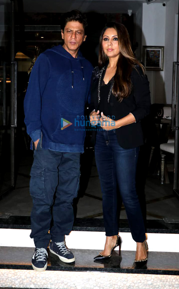 shah rukh khan and gauri khan snapped at the korner house 6